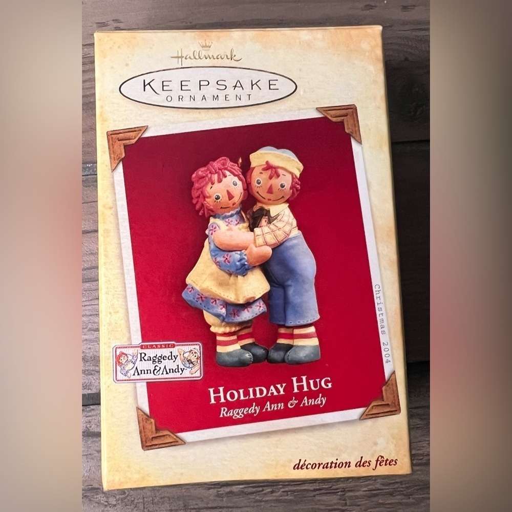 Hallmark Keepsake NEW 2004 "Holiday Hug" Raggedy Ann & Andy Christmas Ornament